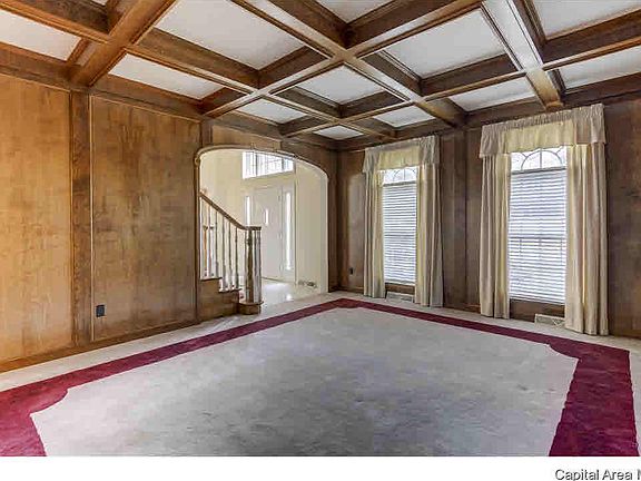 4th image of 10 Old Oaks Dr