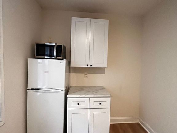 3rd image of 452 E Girard Ave #103