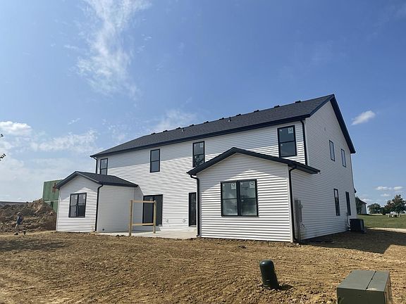 5th image of 403 Jenny Ln