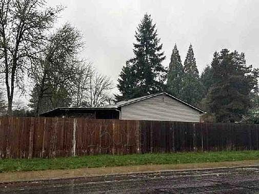 3rd image of 5670 SW 196th Ave