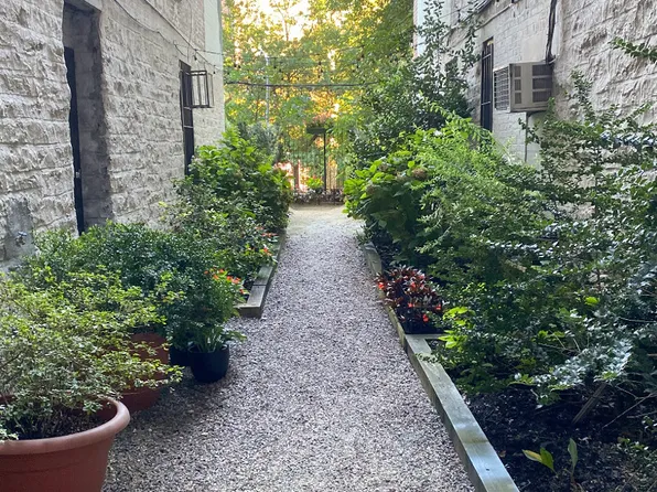 930 Saint Nicholas Avenue image 9 of 10