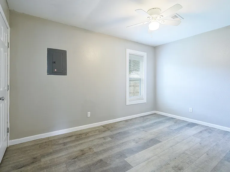 4005 White St — Photo 8