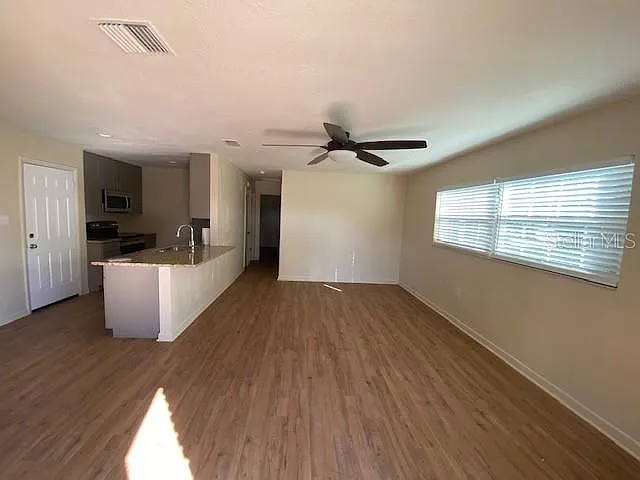 2 bed, 2.0 bath, 968 sqft, $1,995 — Photo 3
