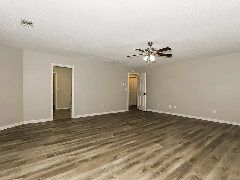 1112 Saint Phillips Ct — Photo 9