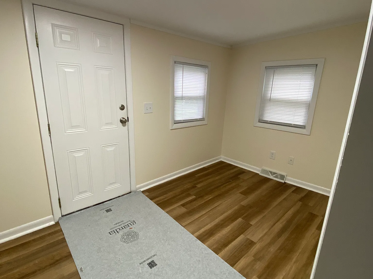 2 bed, 732 sqft, $2,300 — Photo 2