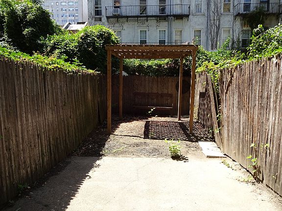 5th image of 418 E 88th St APT 1B
