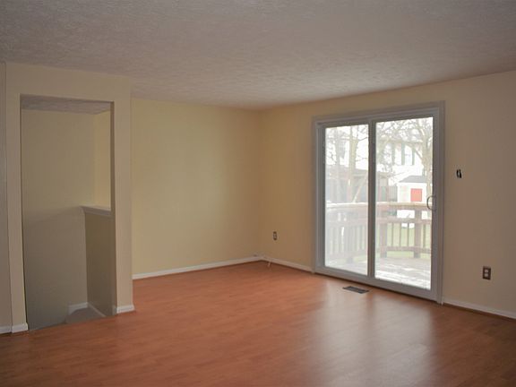 3rd image of 6254 Hammett St