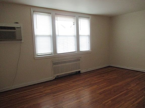 5th image of 154 Bard Ave #17B