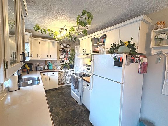 4th image of 25 SW Centennial Cres