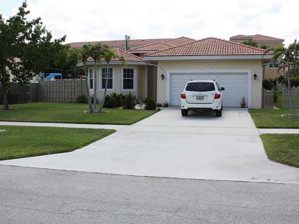2145 NW 3rd Ct