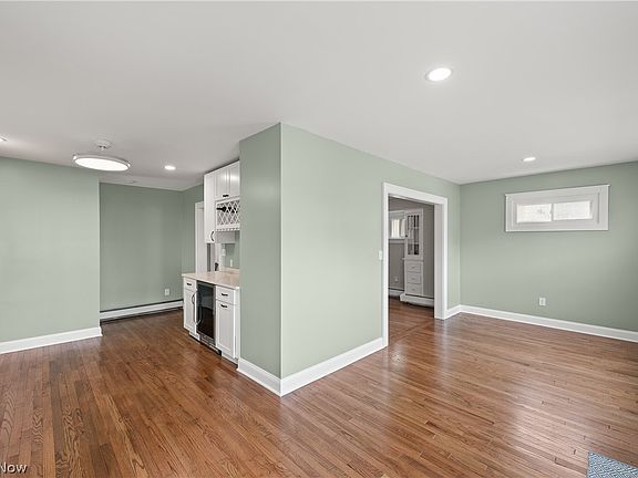 3rd image of 2126 Elbur Ave