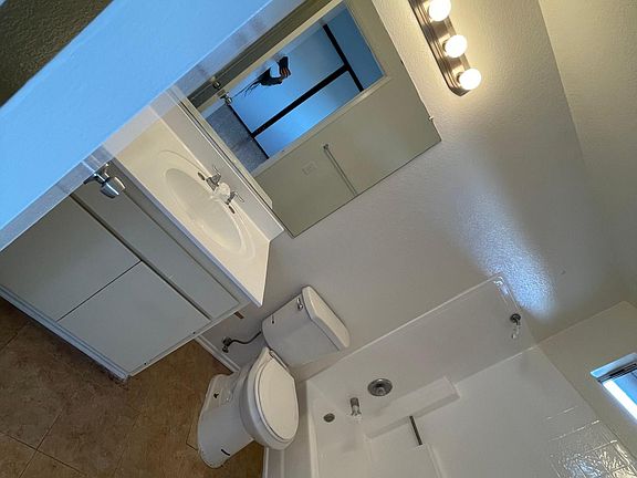 5th image of 1305 Carlton Dr #B