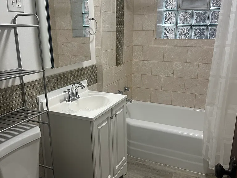 5352 N Winthrop Ave #2 — Photo 9