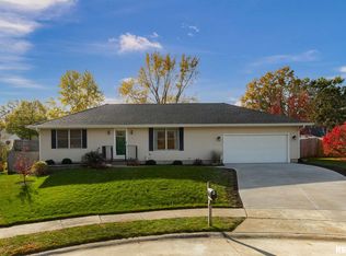 2 Highland Ct, Davenport, IA 52803