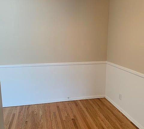 5th image of 1122 S Holt Ave