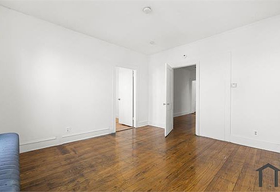 3rd image of 364 Woodland St
