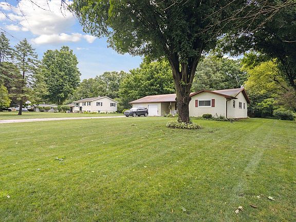3rd image of 71137 Brande Creek Dr