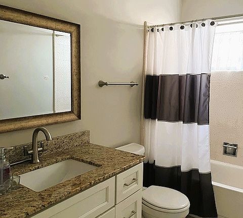 bathroom with tub