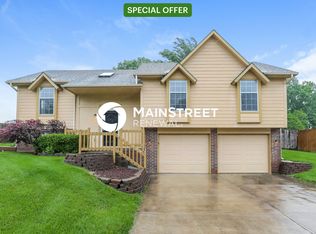 406 Huntington Dr S, Greenwood, MO 64034