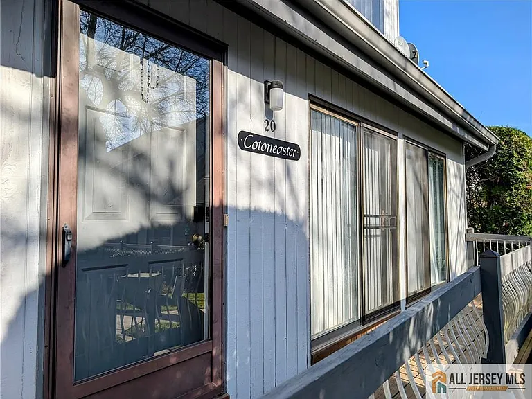 20 Cotoneaster Ct — Photo 1