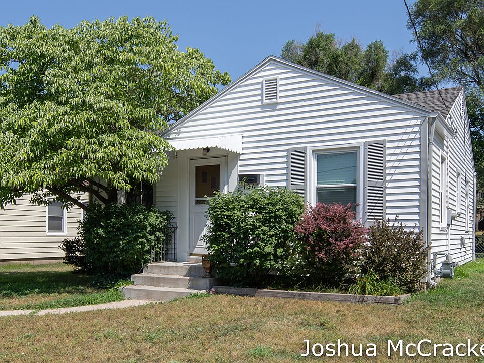 1st image of 1061 Evelyn St NE
