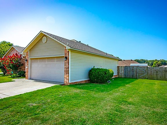 2nd image of 19 Seminole Cir