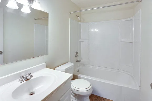 2 Bedroom Unit - Full Bathroom