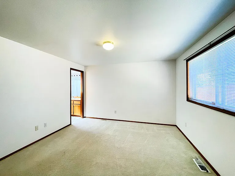 3022 Russell Way #B — Photo 12