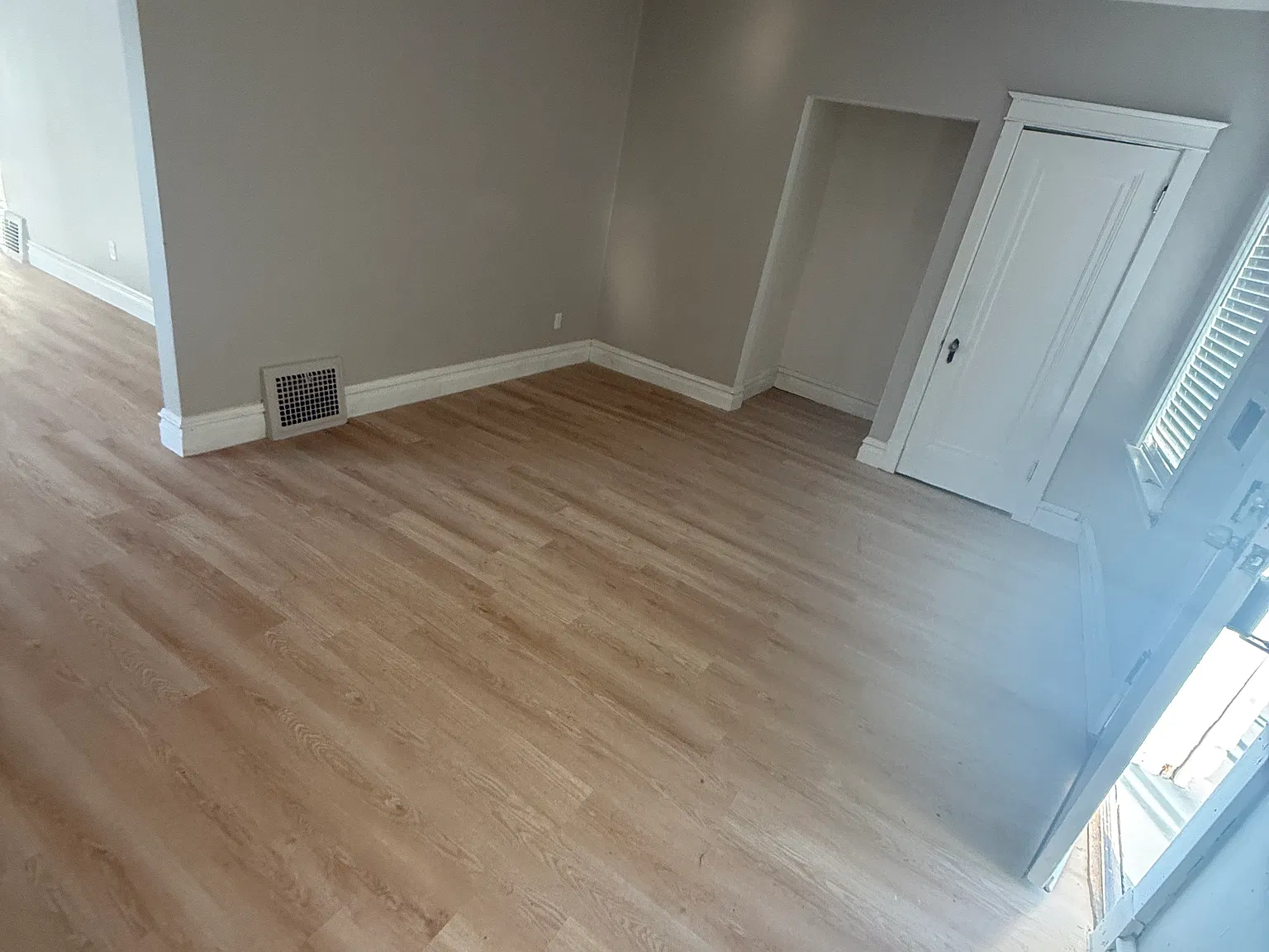4 bed, 1.5 bath, 1128 sqft, $2,000 — Photo 2