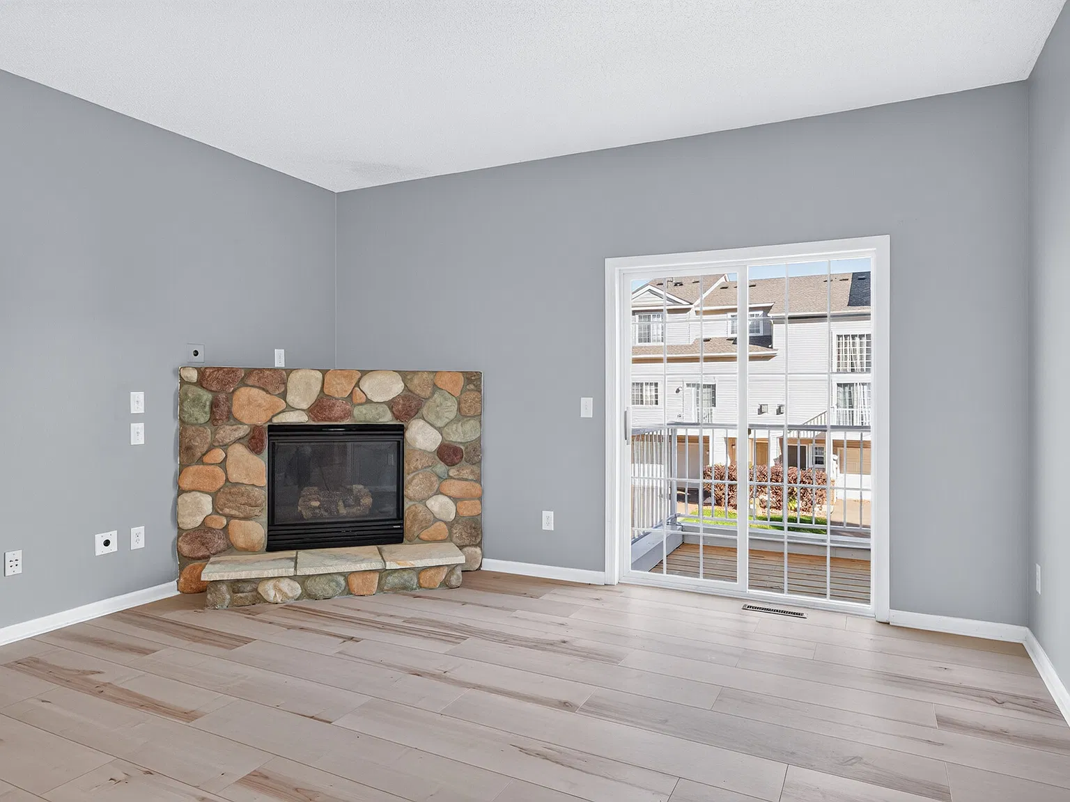 3 bed, 1525 sqft, $2,050 — Photo 3