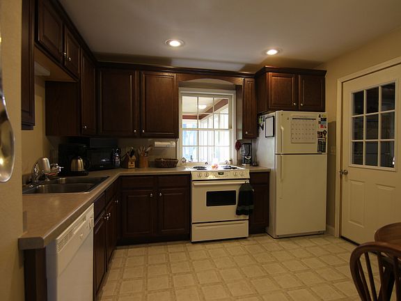5th image of 216 N Starr Ave