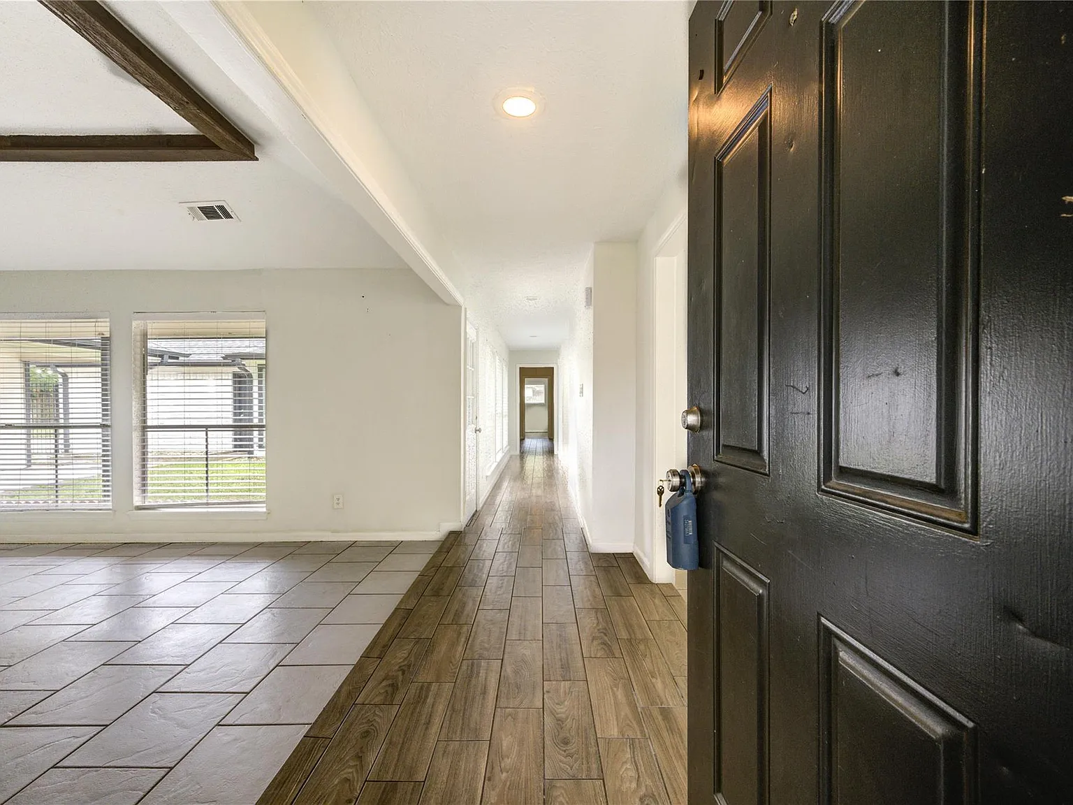 5 bed, 3.0 bath, 2693 sqft, $2,500 — Photo 2