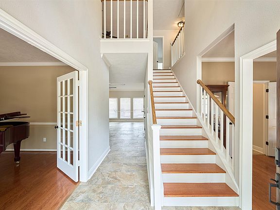 2nd image of 28130 Laura Ct