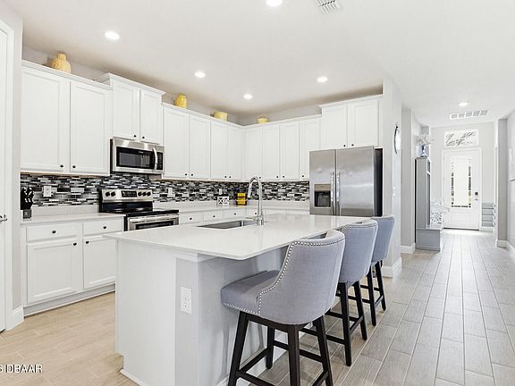 3rd image of 4175 Clifden Dr