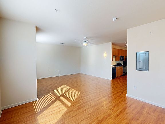 2nd image of 3210 Esperanza Xing #2-5471