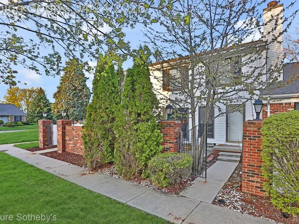 38730 Golfview Dr E, Clinton Township, MI 48038