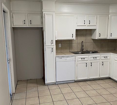 Large Kitchen/Dining Area