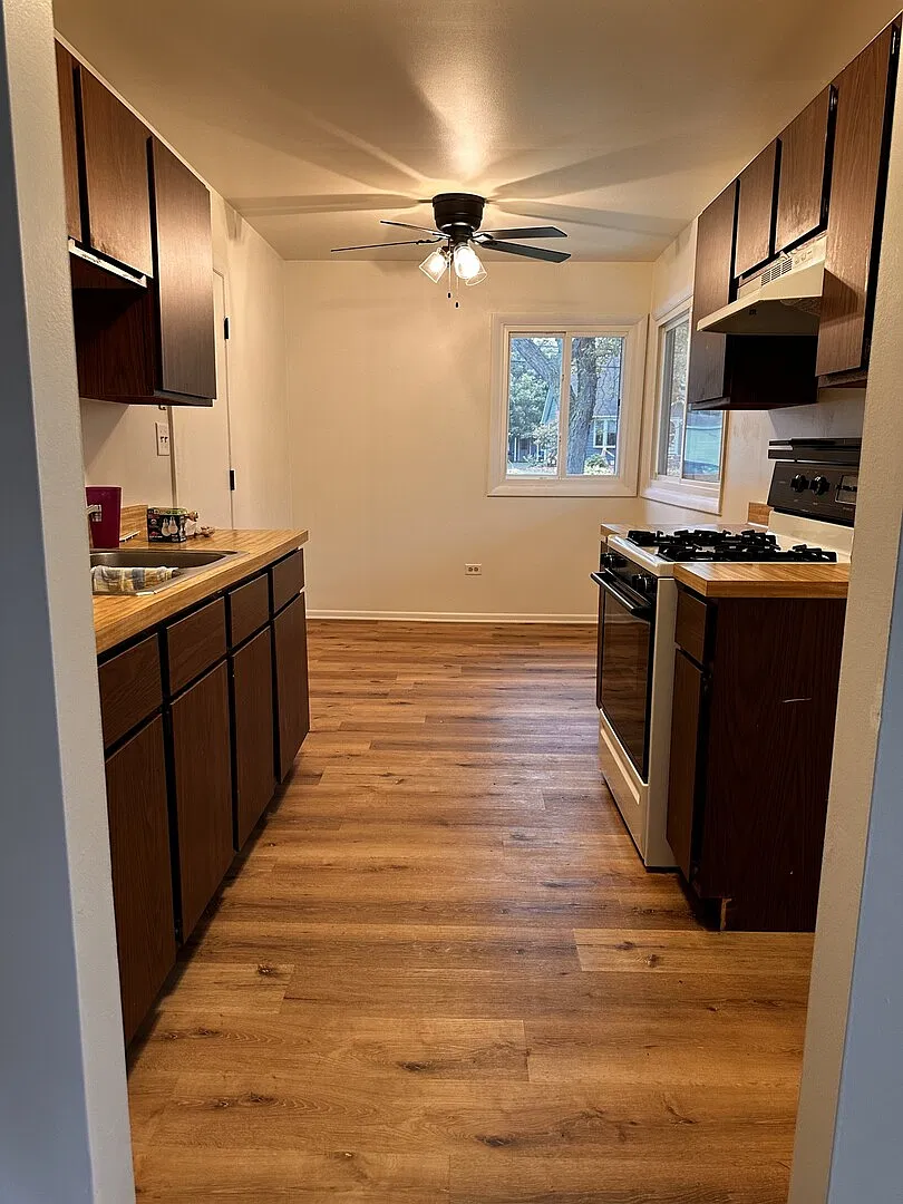 2 bed, 800 sqft, $2,000 — Photo 3