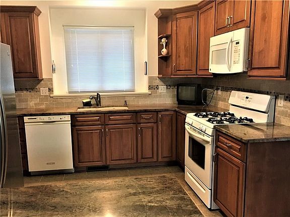 2nd image of 129 Aspen Look Dr