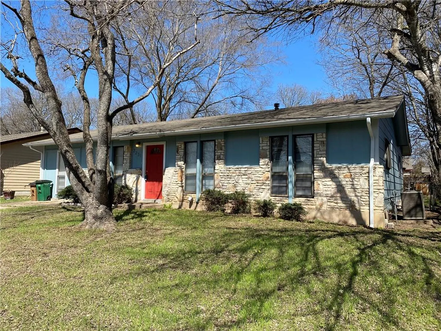 4 bed, 2.0 bath, 1353 sqft, $1,725 — Photo 2