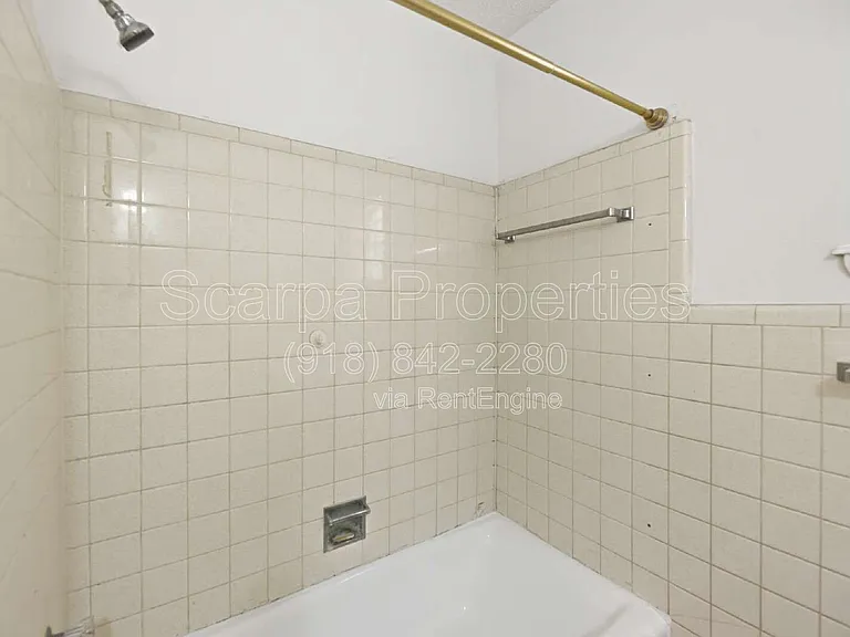 313 E Woodrow Pl — Photo 18