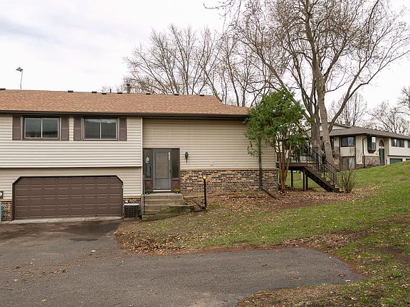 3rd image of 3606 Garden Blvd N