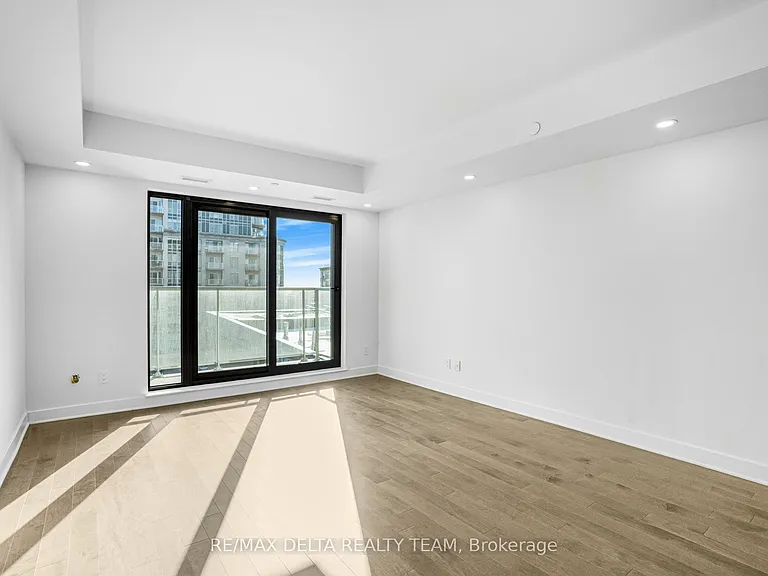180 George St #2208 — Photo 15