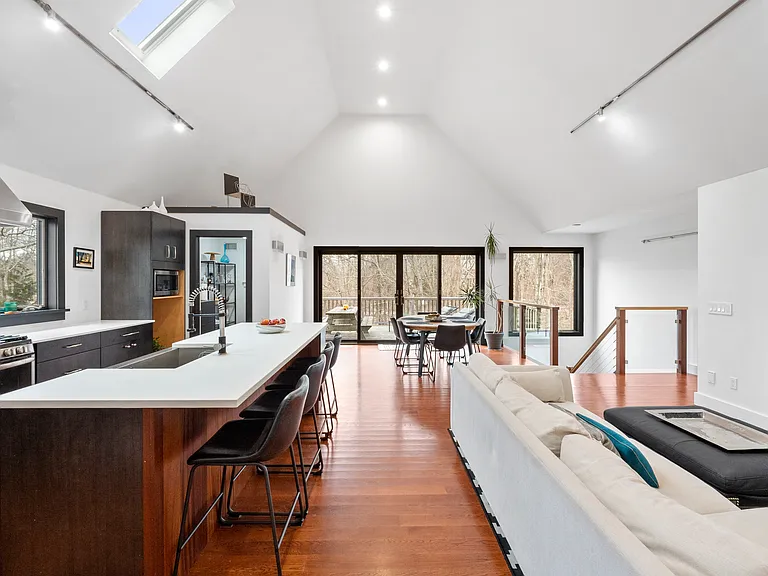 89 Accabonac Rd — Photo 2