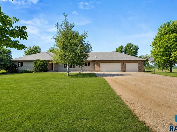 46036 268th St, Chancellor, SD 57015