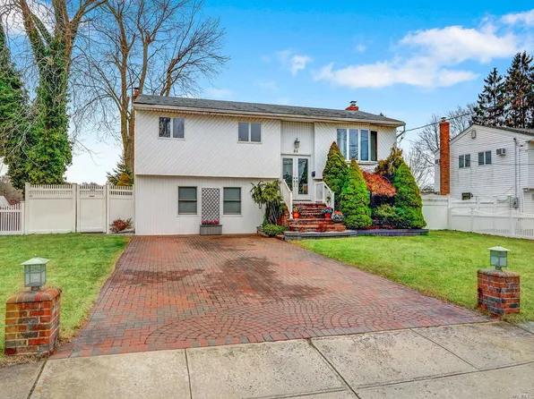 94 Andrew Ave, Islip Terrace, NY 11752
