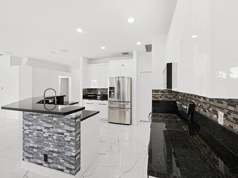 1209 Olympic Cir — Photo 19