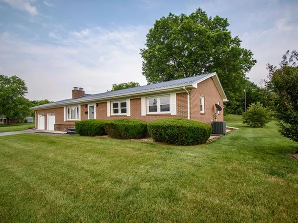 902 Valley View Dr, Pearisburg, VA 24134