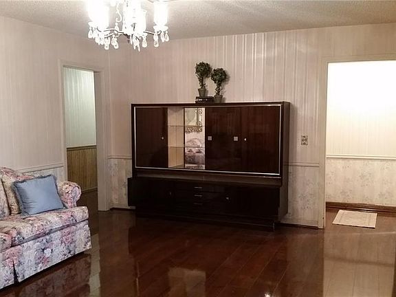 3rd image of 2511 Oak Dr