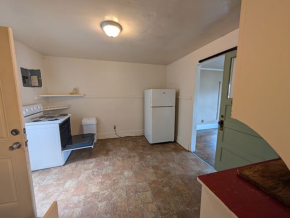 5th image of 3872 Center St APT 4